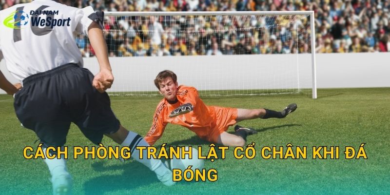 Cách phòng tránh lật cổ chân khi đá bóng: Giảm rủi ro khi xoay trở trên cỏ nhân tạo