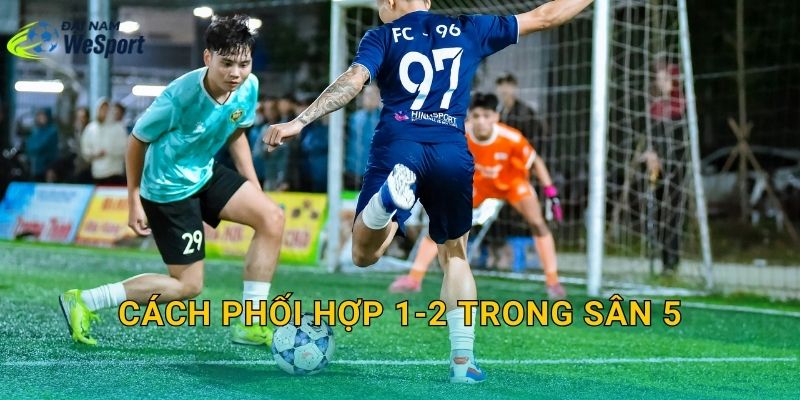 Cách phối hợp 1-2 trong sân 5: Bật nhả đúng nhịp để xuyên tuyến
